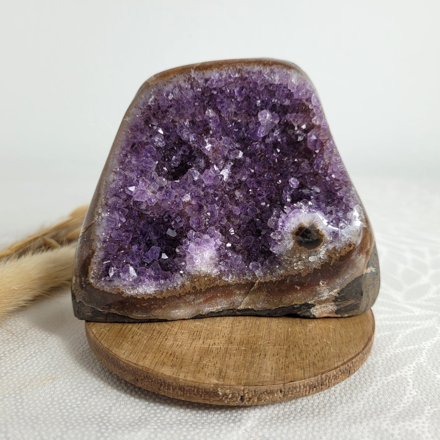 Amethyst Kristalldruse mit Achat Auge und Bänderung 8,3x10,3cm, 472g