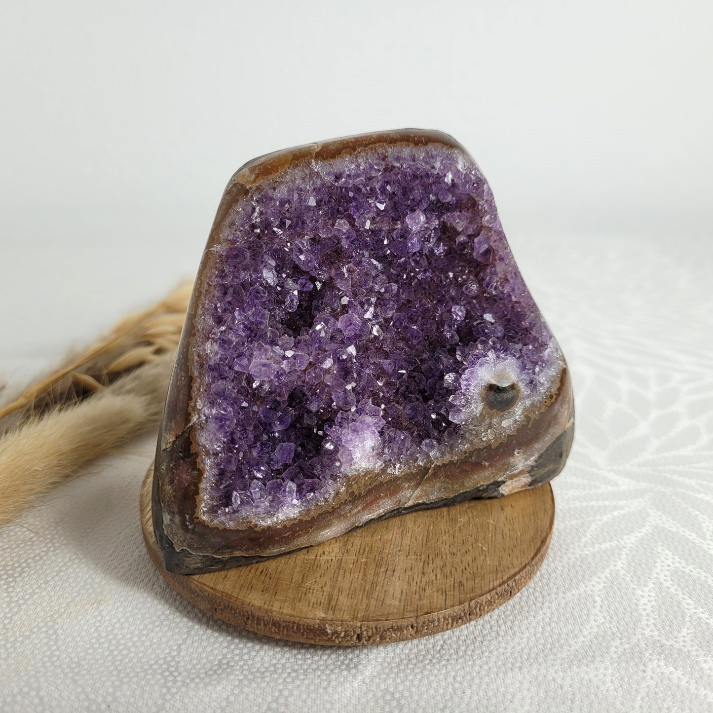 Amethyst Kristalldruse mit Achat Auge und Bänderung 8,3x10,3cm, 472g