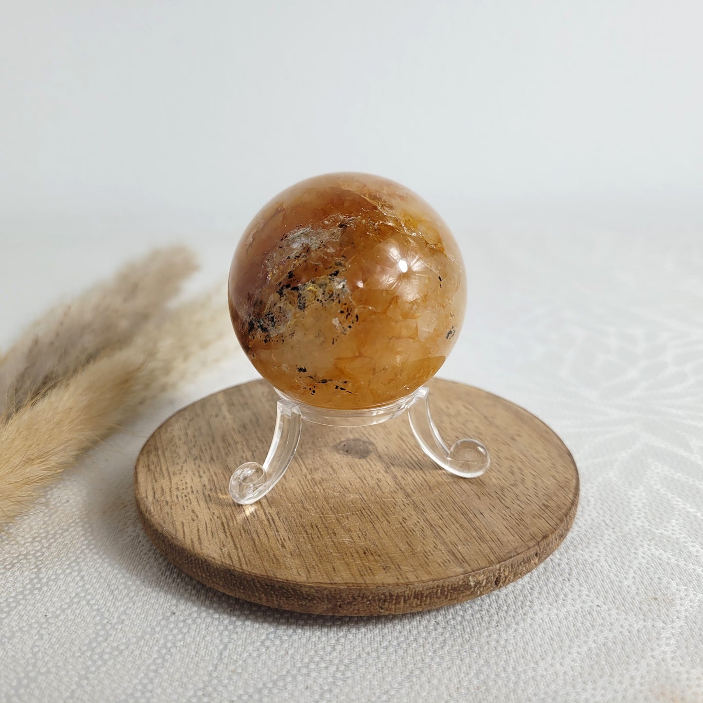 Golden Healer Kugel Bergkristall mit gold-gelben Eiseneinschlüssen 4,8cm Durchmesser, 166g
