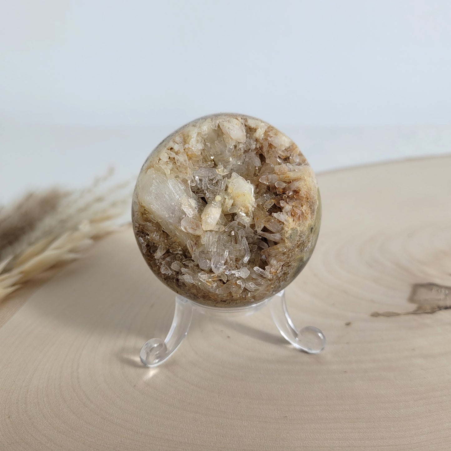 Bergkristall Kugel mit Kristalldruse