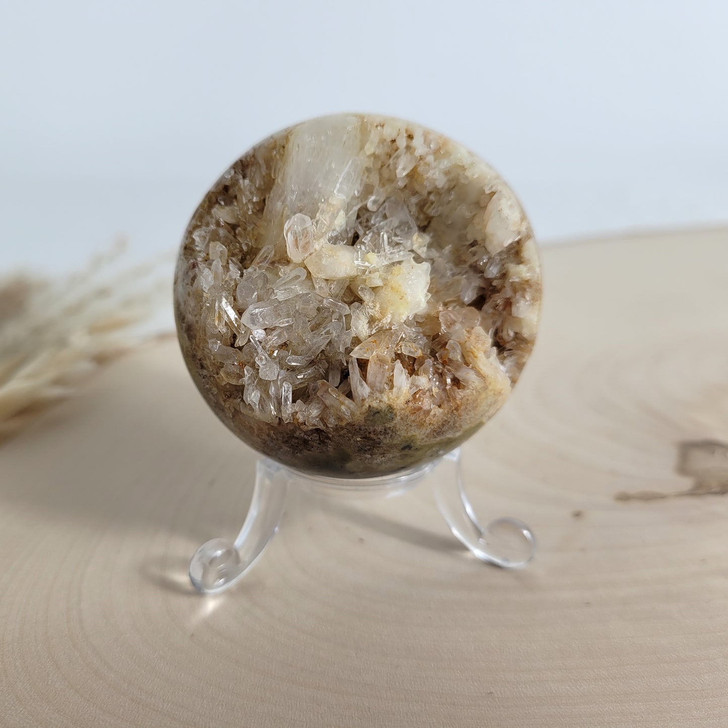 Bergkristall Kugel mit Kristalldruse