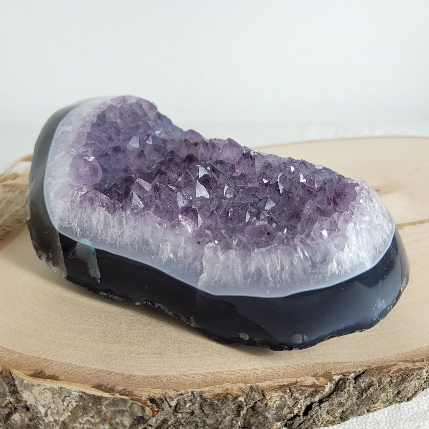 Amethyst Kristalldruse mit Achat