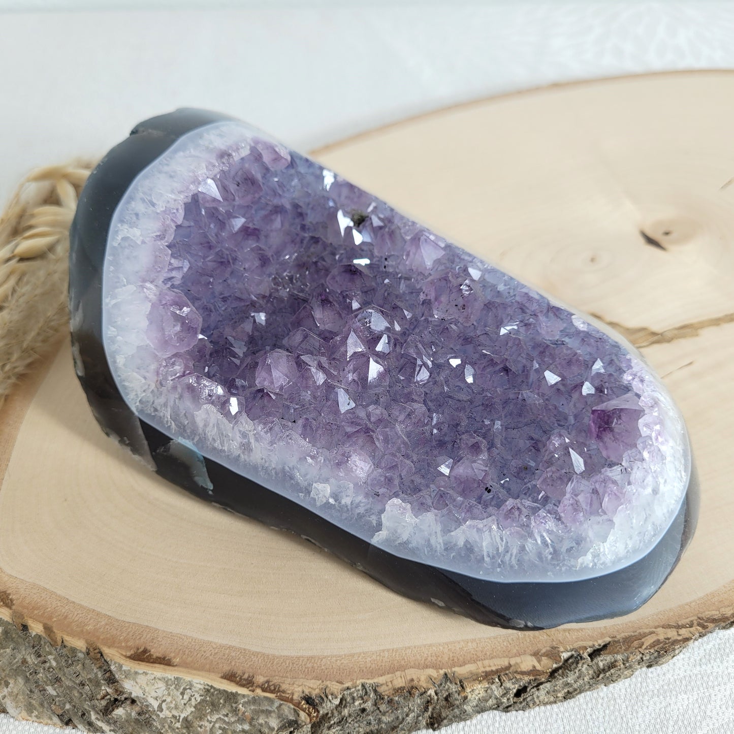Amethyst Kristalldruse mit Achat