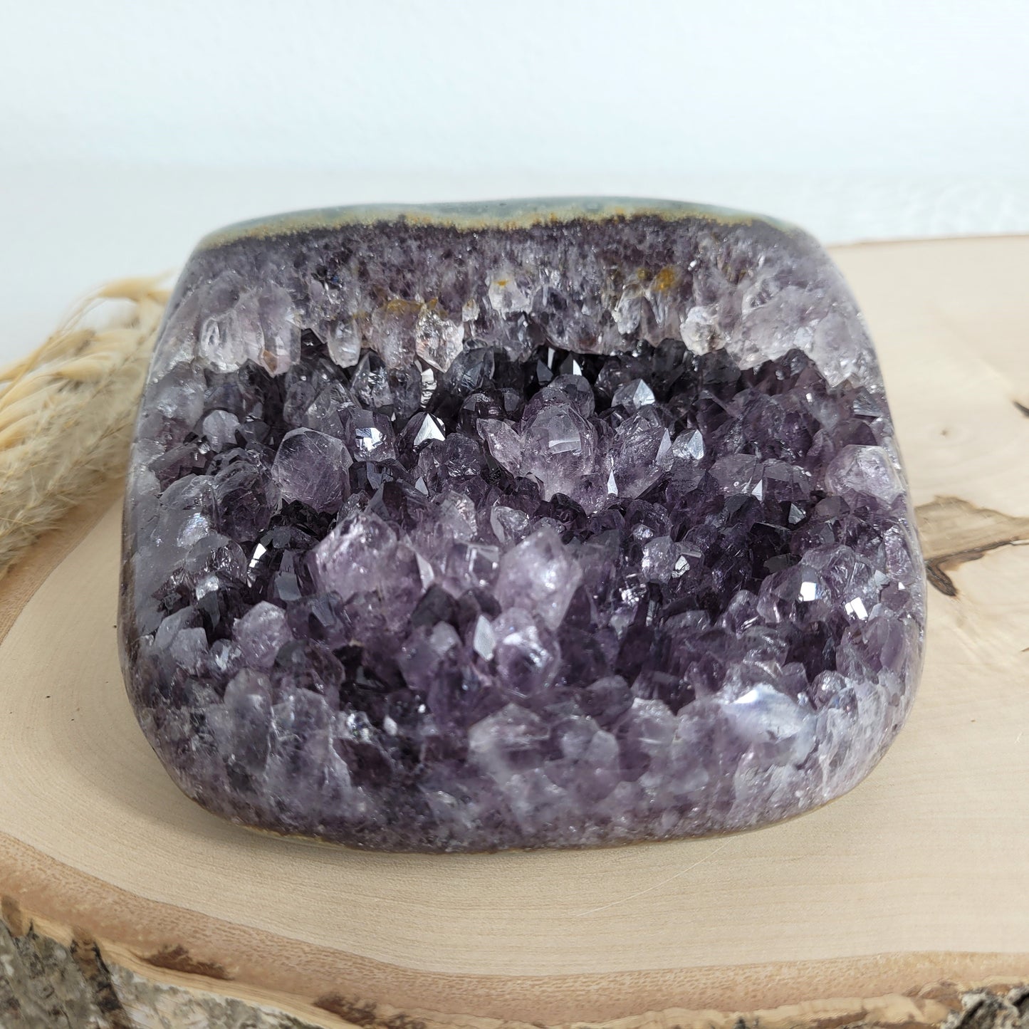 Amethyst Kristalldruse mit Goethit und Achat 15,4x14,7cm, 1779g