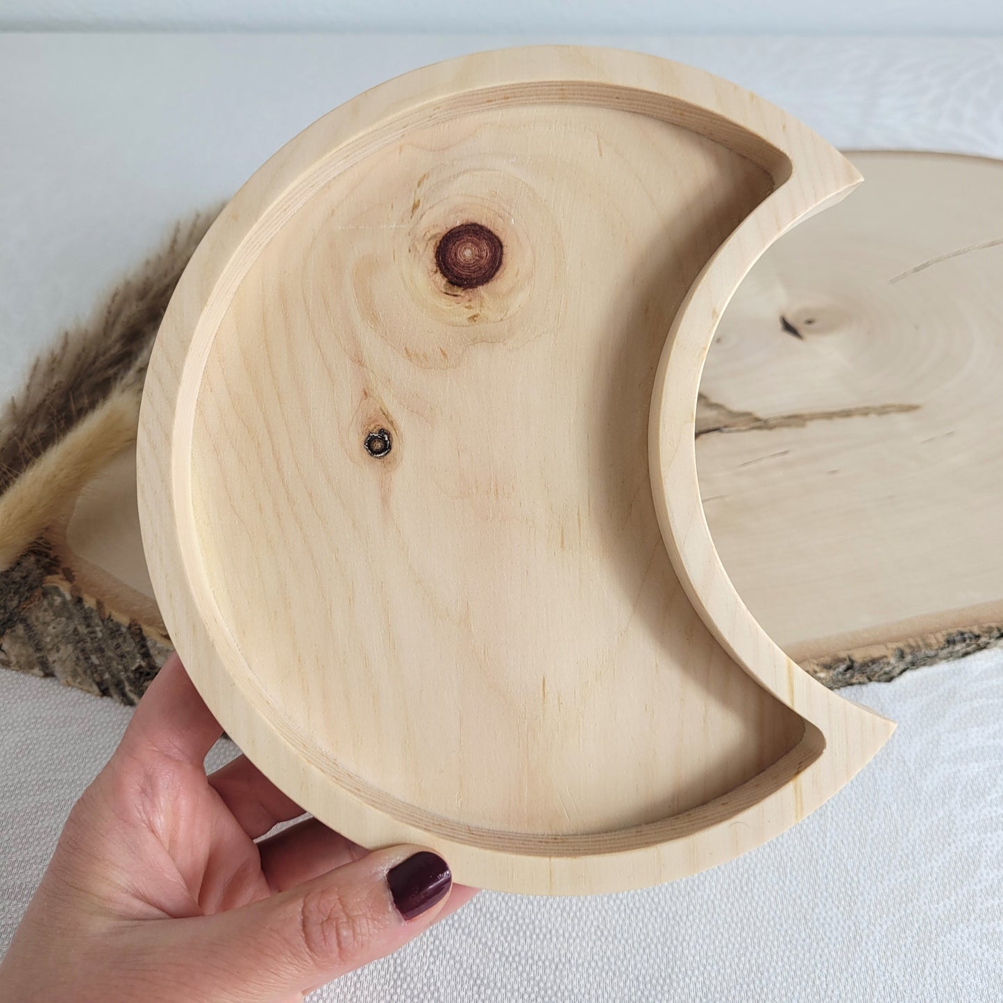 Duftende Zirbenholz Schale Halbmond 18x11cm. Holzdekoration mit Liebe gefertigt aus heimischen Hölzern