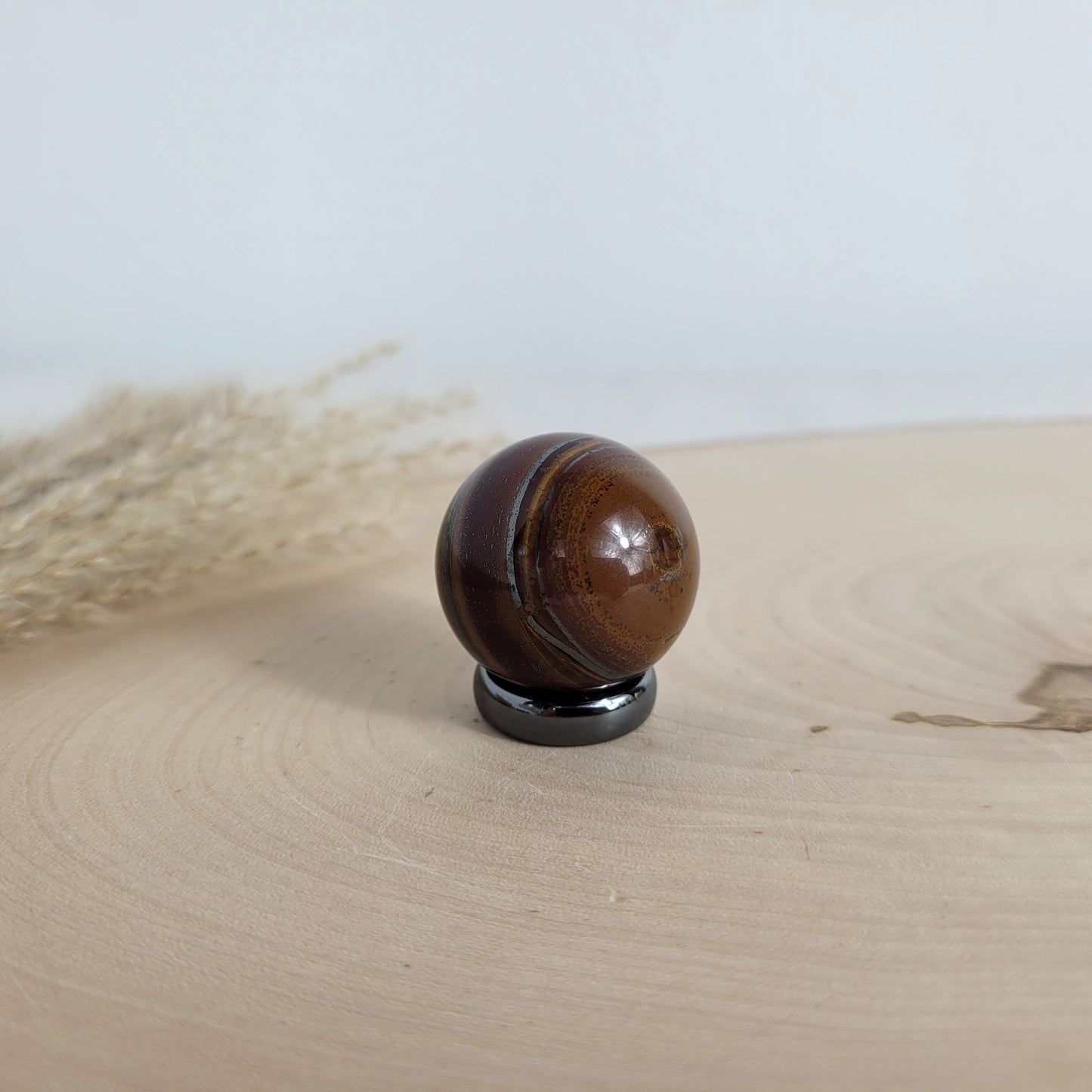 Tigereisen Kugel 3cm Durchmesser inklusive Hämatit Ring zum Aufstellen