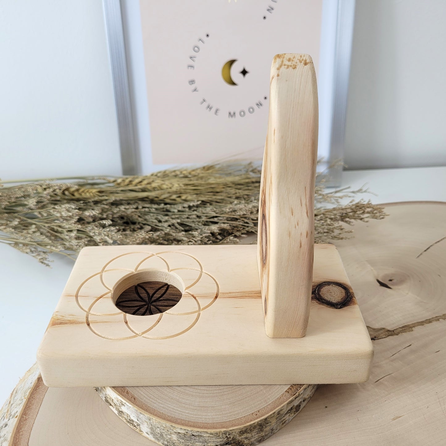 Zirbenholz Seelenlicht "Seelenweg" Teelichthalter mit Samen des Lebens Gravur, der Samen aus Nussholz