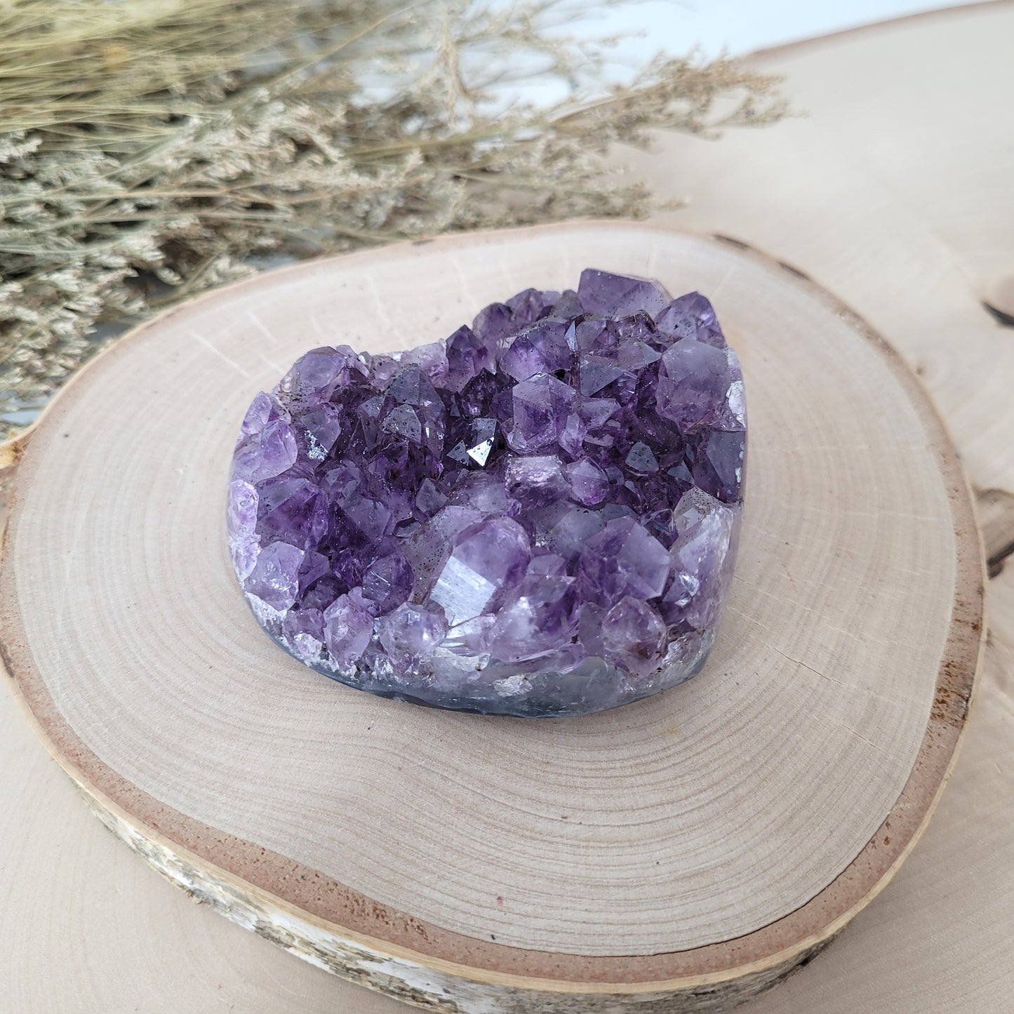 Amethyst Herz 6,9 x 7,8cm, 219g Kristalldruse in Herzform geschliffen