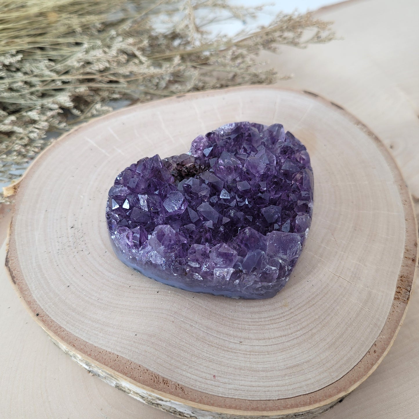 Amethyst Herz 6,2 x 7,6cm, 167g Kristalldruse in Herzform geschliffen