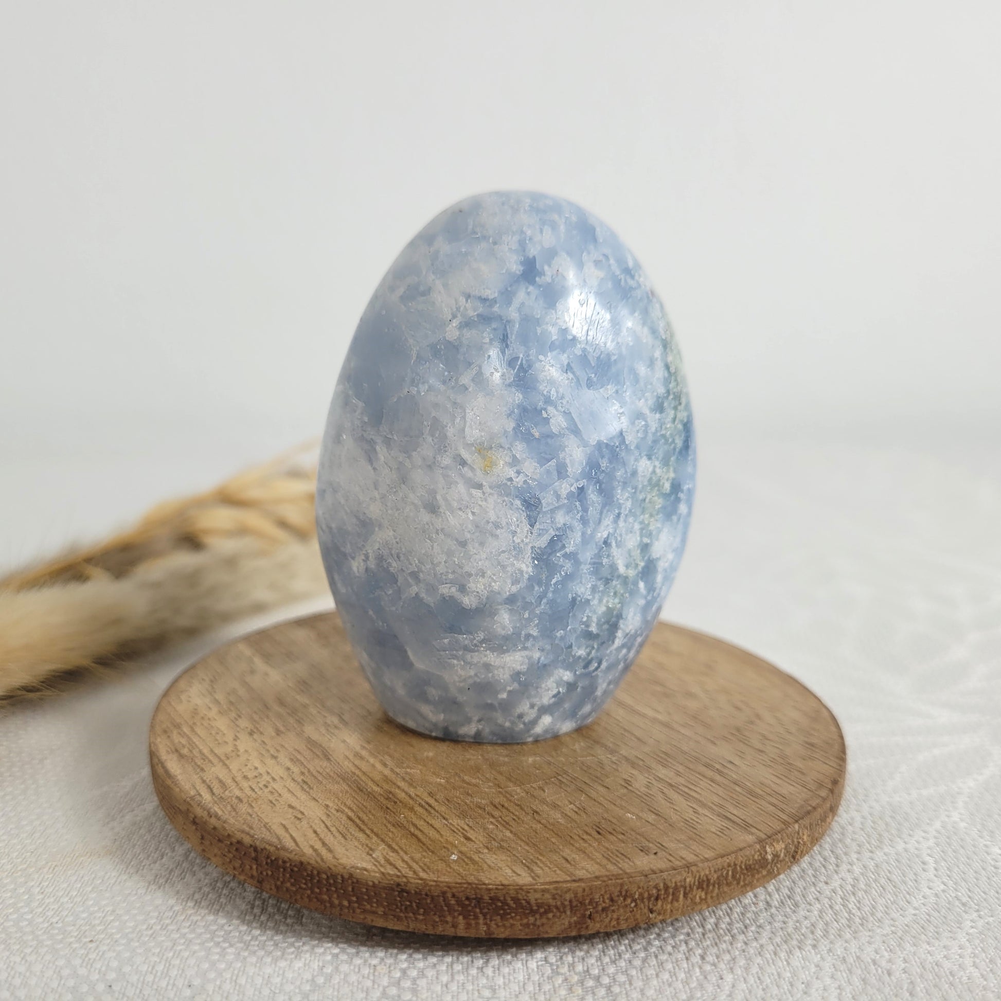 Blauer Calcit Freiform geschliffen Dekostein