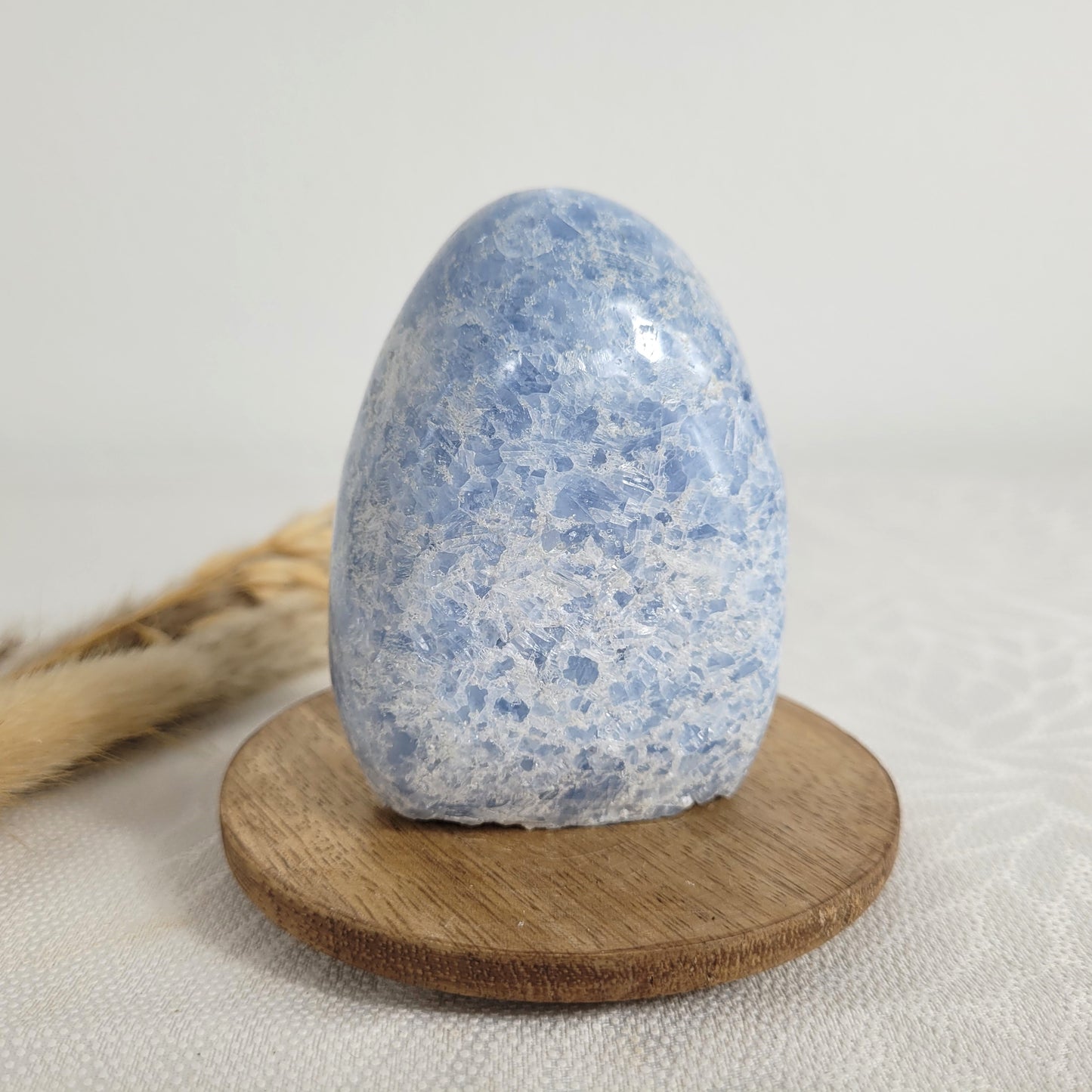 Blauer Calcit Freiform geschliffen Dekostein