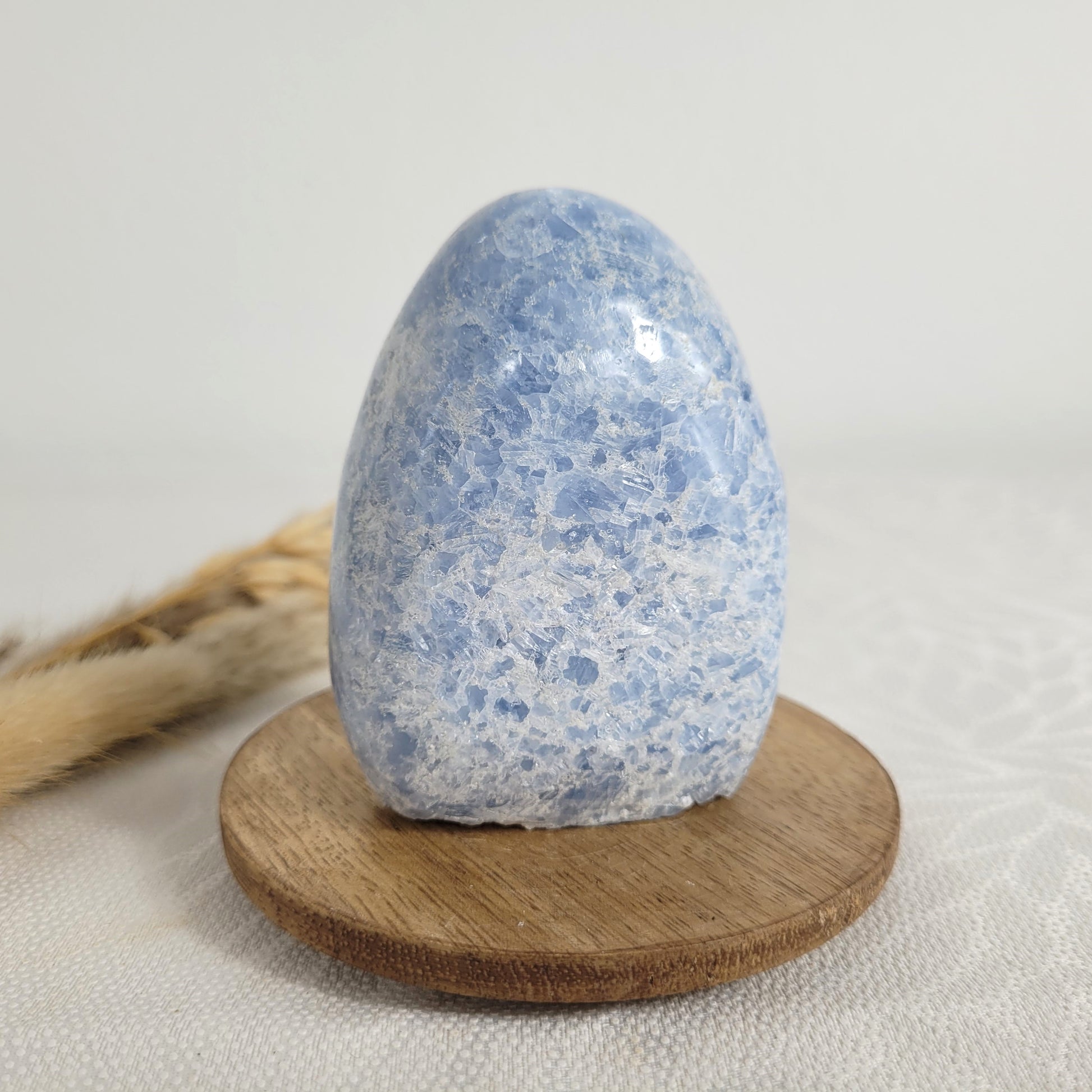 Blauer Calcit Freiform geschliffen Dekostein