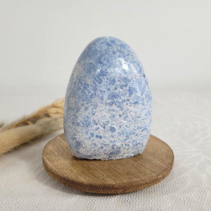 Blauer Calcit Freiform geschliffen Dekostein