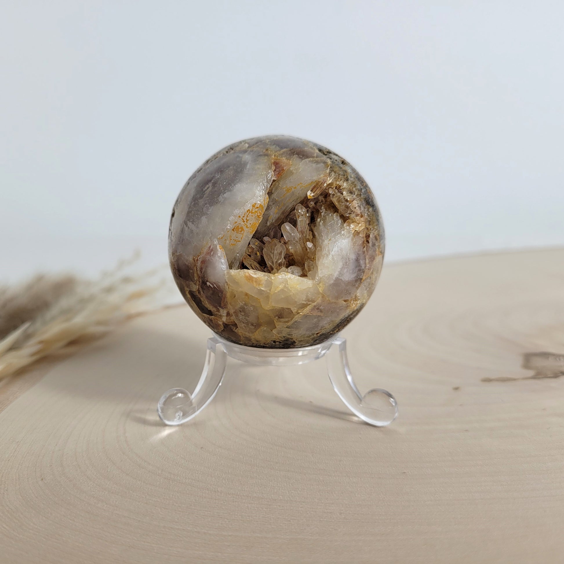 Bergkristall Kugel mit Kristalldruse