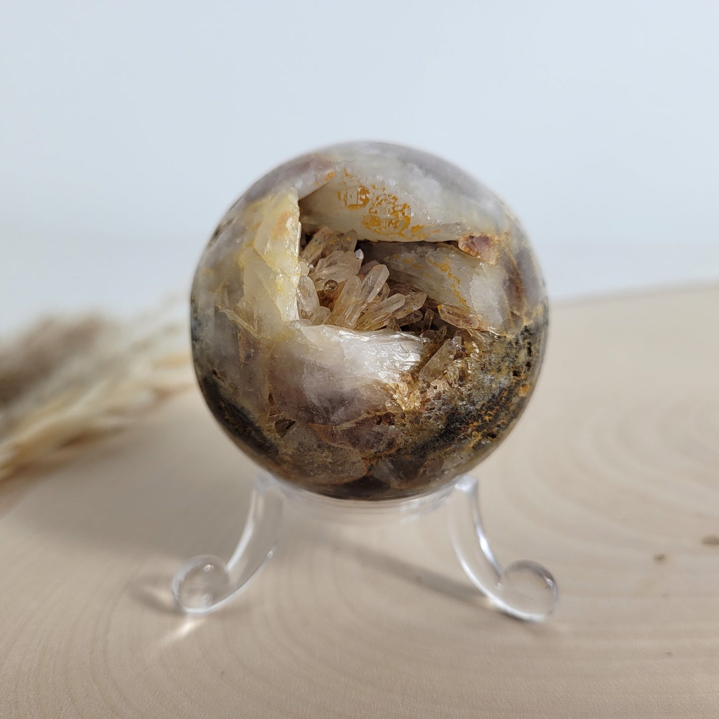 Bergkristall Kugel mit Kristalldruse