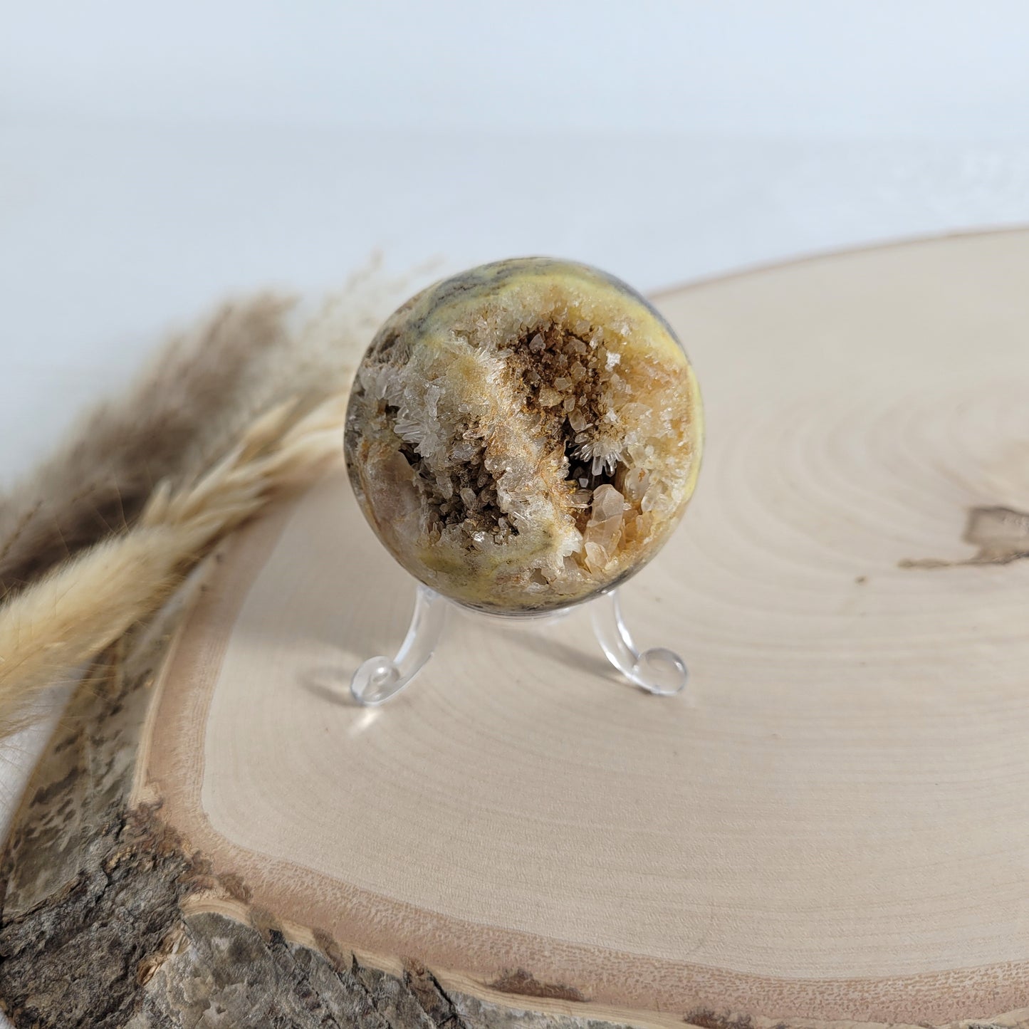 Bergkristall Kugel mit Kristalldruse