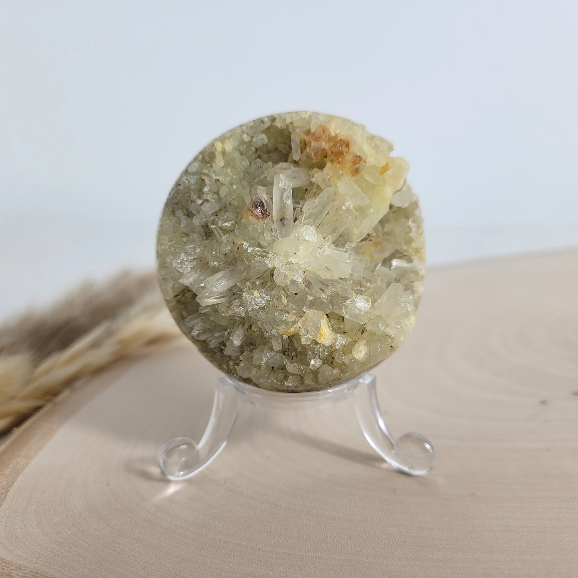 Bergkristall Kugel mit Kristalldruse