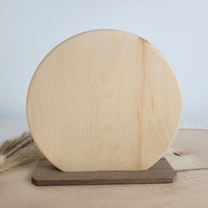 Duftendes Zirbenholz Bild Kälbchen auf einem Nussholzsockel zum Aufstellen 16x16cm. Holzdekoration mit Liebe gefertigt aus heimischen Hölzern