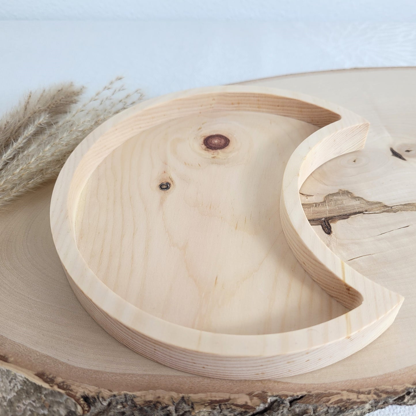 Duftende Zirbenholz Schale Halbmond 18x11cm. Holzdekoration mit Liebe gefertigt aus heimischen Hölzern