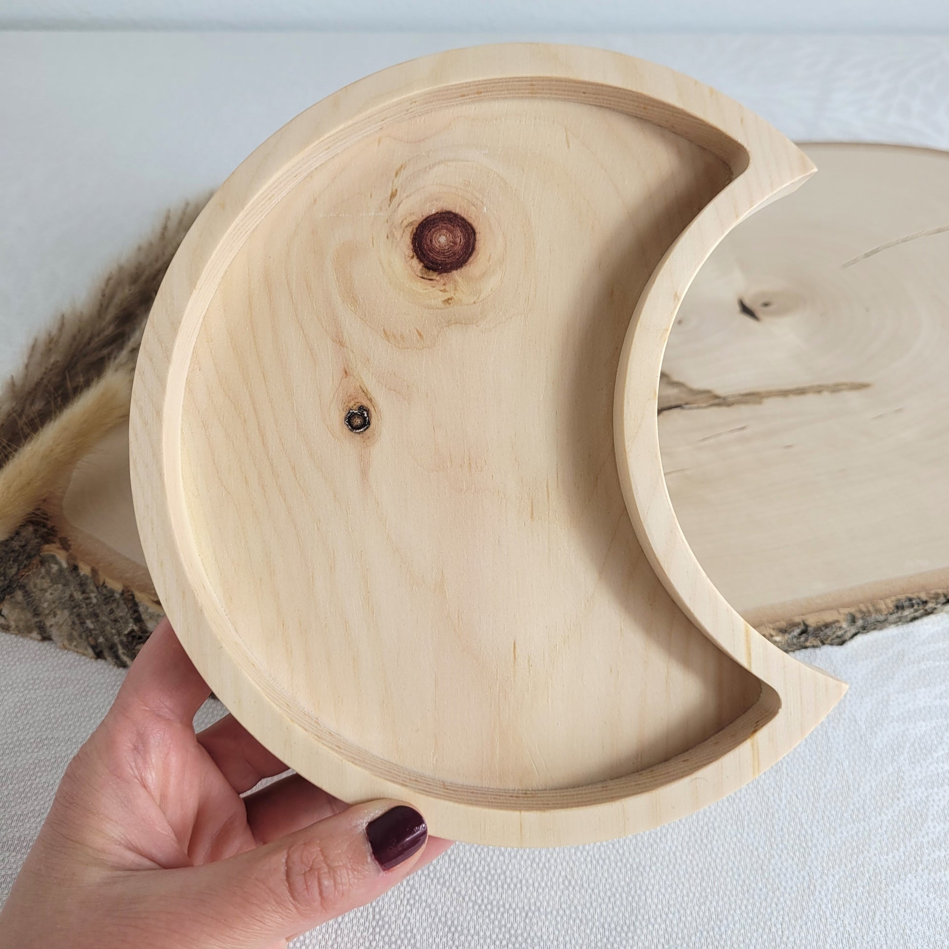 Duftende Zirbenholz Schale Halbmond 18x11cm. Holzdekoration mit Liebe gefertigt aus heimischen Hölzern