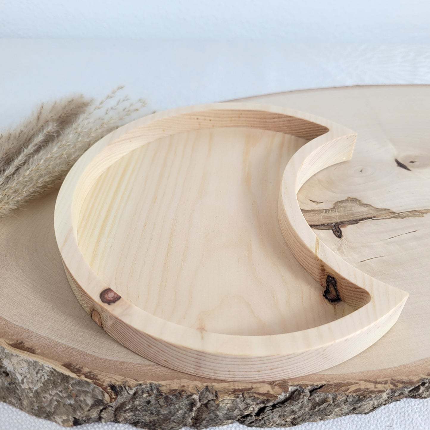 Duftende Zirbenholz Schale Halbmond 18x11cm. Holzdekoration mit Liebe gefertigt aus heimischen Hölzern