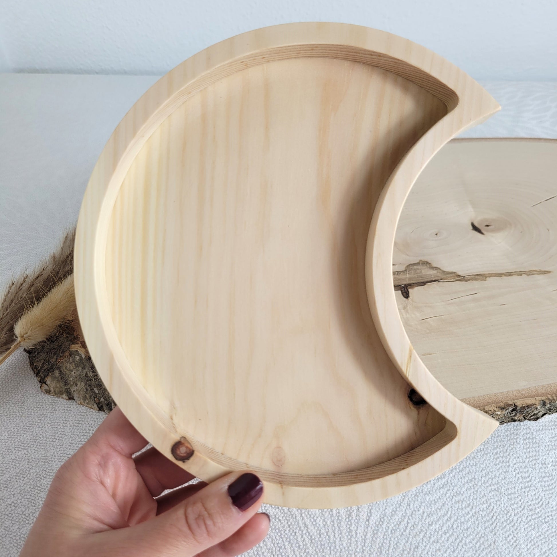 Duftende Zirbenholz Schale Halbmond 18x11cm. Holzdekoration mit Liebe gefertigt aus heimischen Hölzern