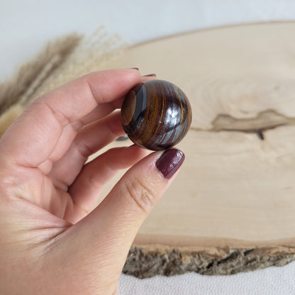 Tigereisen Kugel 3cm Durchmesser inklusive Hämatit Ring zum Aufstellen