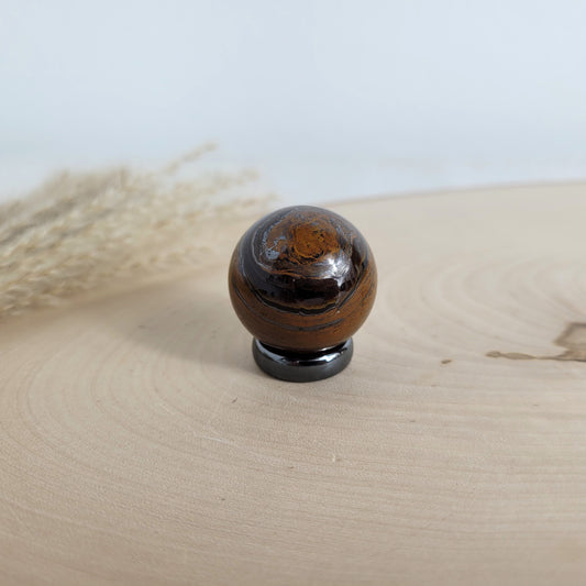 Tigereisen Kugel 3cm Durchmesser inklusive Hämatit Ring zum Aufstellen