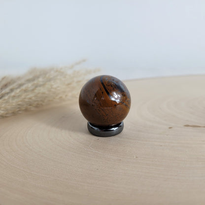 Tigereisen Kugel 3cm Durchmesser inklusive Hämatit Ring zum Aufstellen