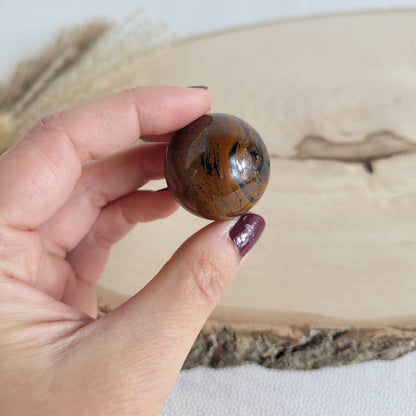 Tigereisen Kugel 3cm Durchmesser inklusive Hämatit Ring zum Aufstellen