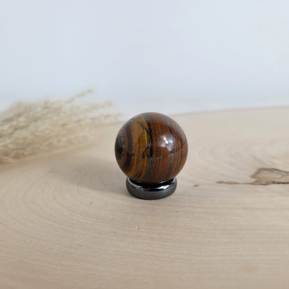 Tigereisen Kugel 3cm Durchmesser inklusive Hämatit Ring zum Aufstellen