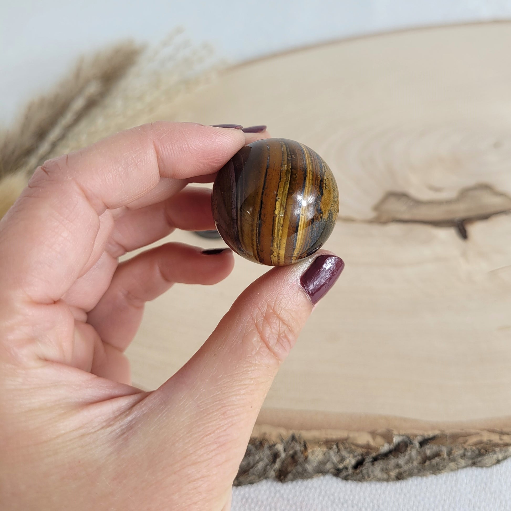 Tigereisen Kugel 3cm Durchmesser inklusive Hämatit Ring zum Aufstellen