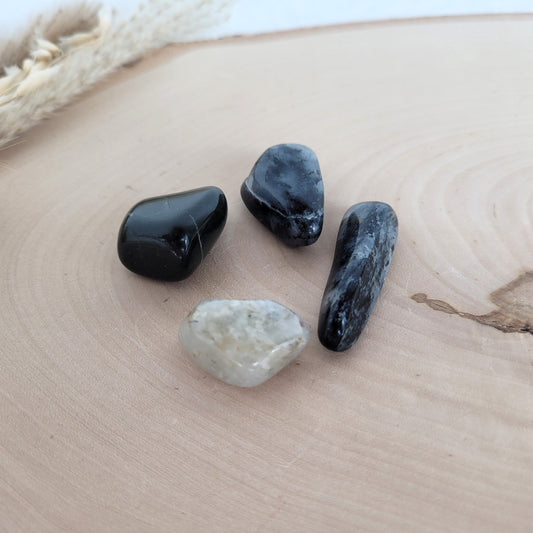Set - 4 Stück Pegmatit Nephelin-Syenit Trommelsteine