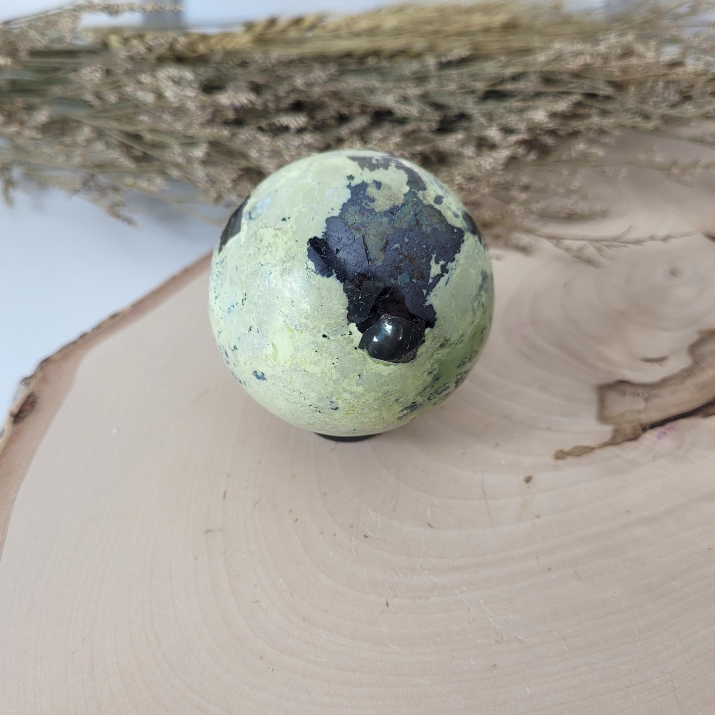 Serpentin mit Pyrit Kugel 5,9 cm
