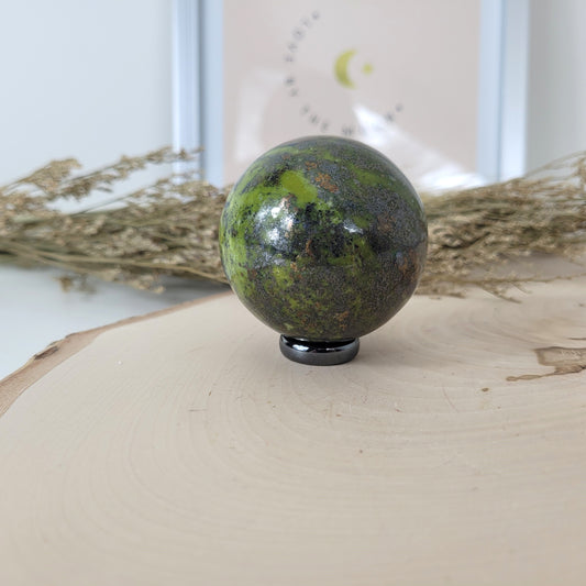 Serpentin mit Pyrit Kugel 5,5 cm