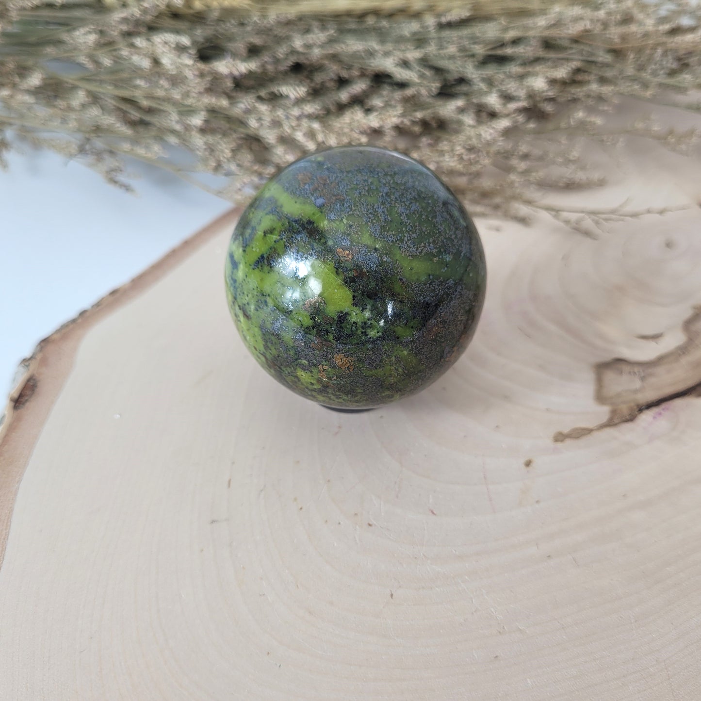 Serpentin mit Pyrit Kugel 5,5 cm