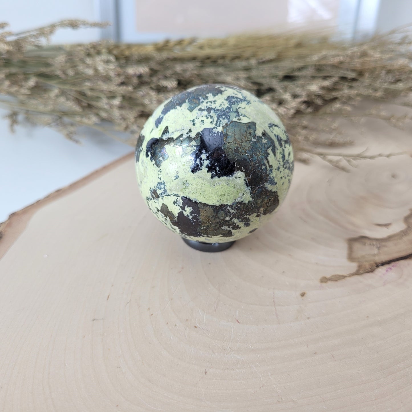 Serpentin mit Pyrit Kugel 5,5 cm