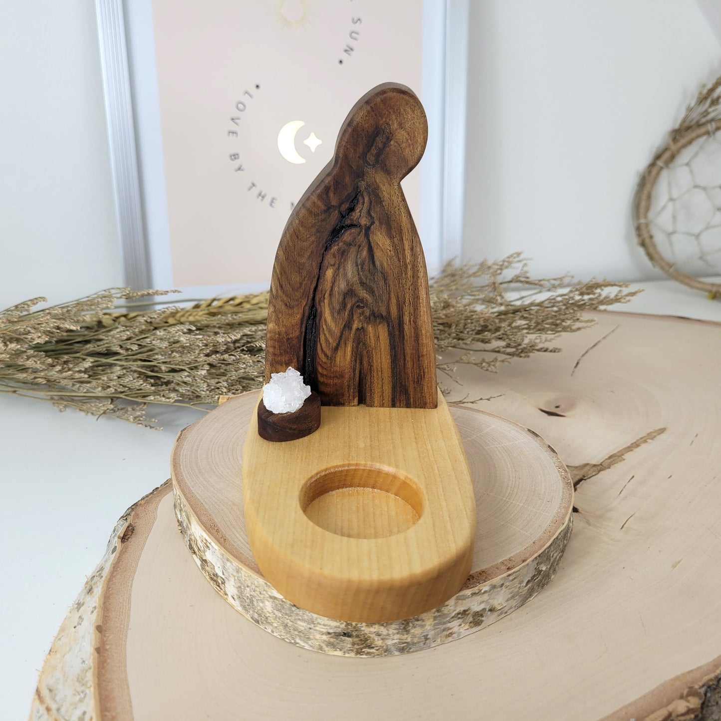 Nussholz "Engelslicht" Teelichthalter mit Samen des Lebens Gravur und Bergkristall Geode