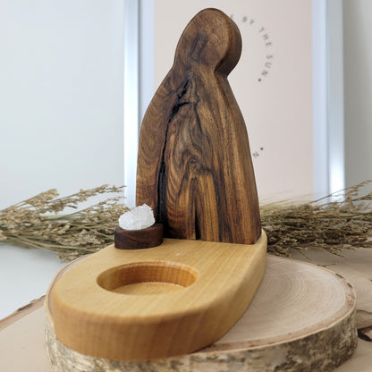 Nussholz "Engelslicht" Teelichthalter mit Samen des Lebens Gravur und Bergkristall Geode