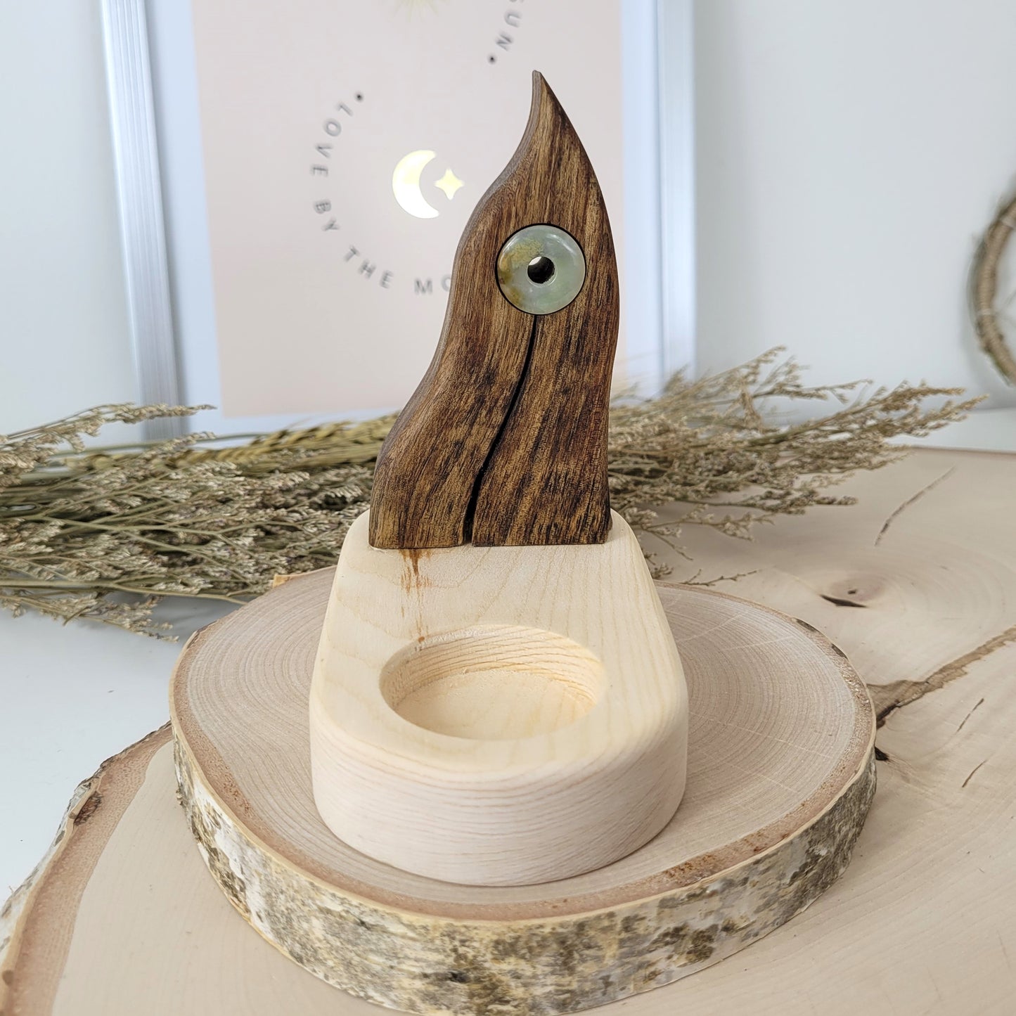 Nussholz "Portalflamme" auf Zirbenholz Sockel Teelichthalter mit Moosachat Donut