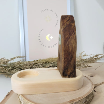 Nussholz "Portalflamme" auf Zirbenholz Sockel Teelichthalter mit Moosachat Donut