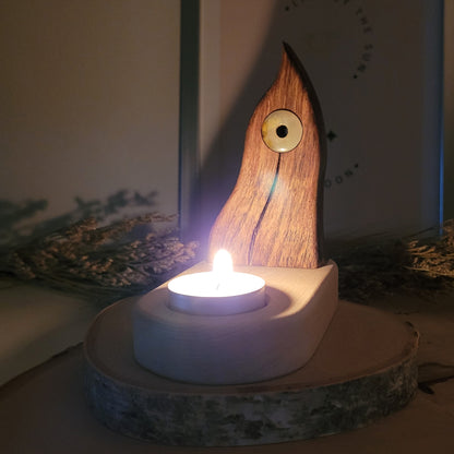 Nussholz "Portalflamme" auf Zirbenholz Sockel Teelichthalter mit Moosachat Donut