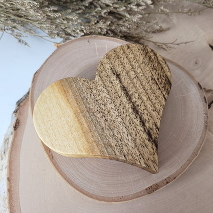 Nussholz Herz zum Aufstellen 11,5 x 9 cm