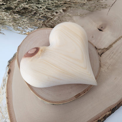 Zirbenholz Herz bauchig, Handschmeichler groß, 13 x 12 cm