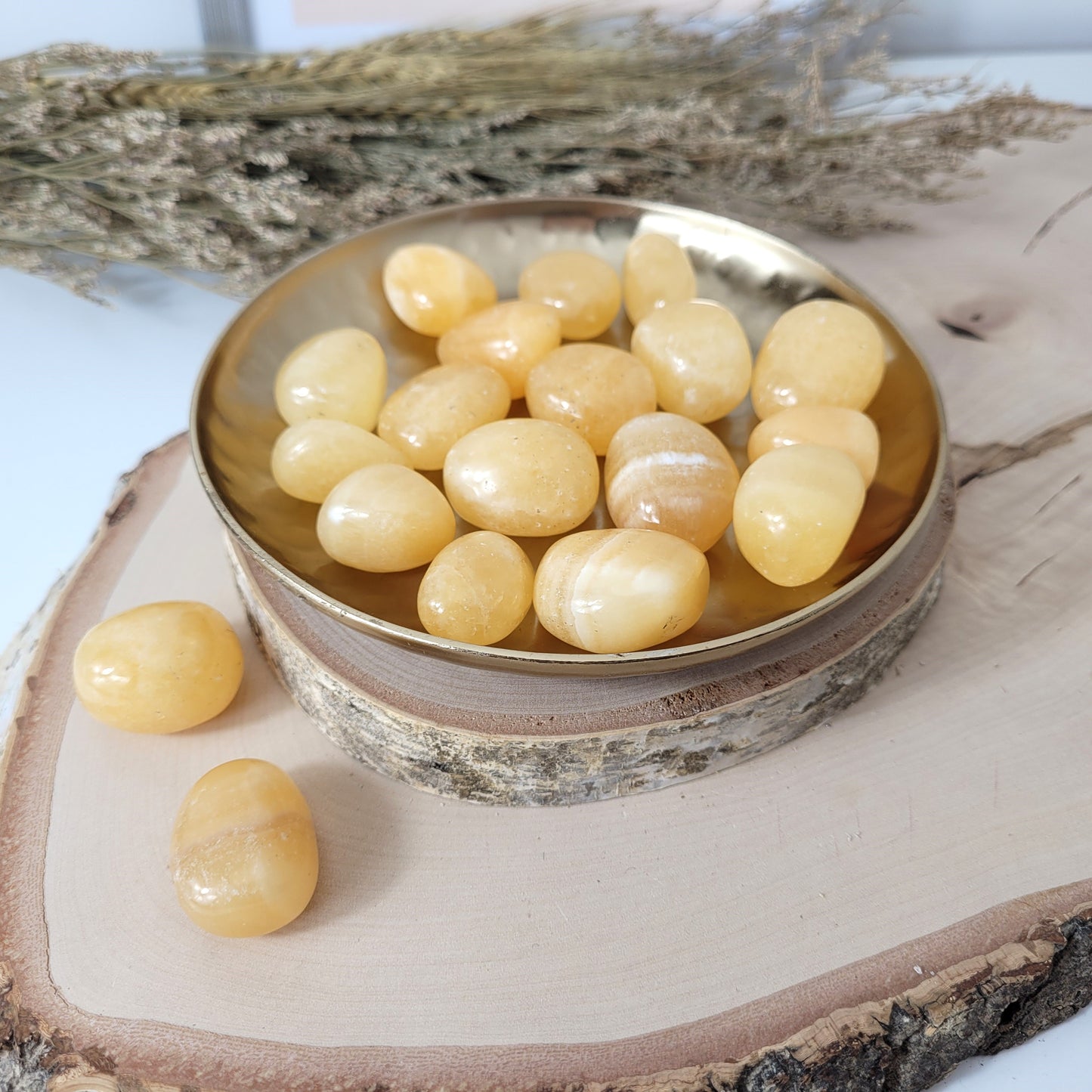 Orangencalcit Trommelstein