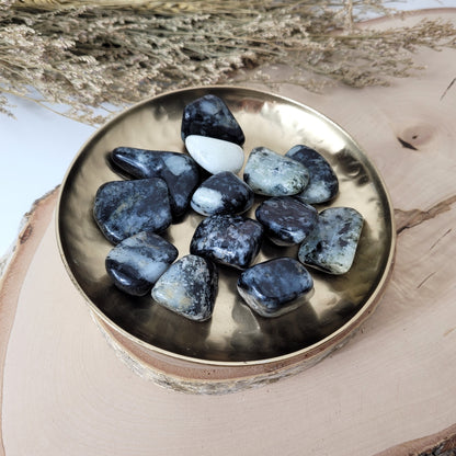 Pegmatit Nephelin Syenit Trommelstein