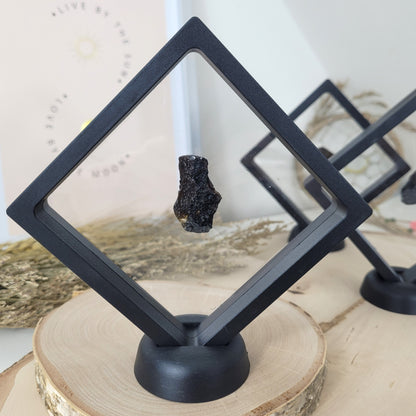 Tektit 2-3cm im Schweberahmen