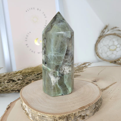 Grüner Mondstein Turm 14,4 x 5,9 cm