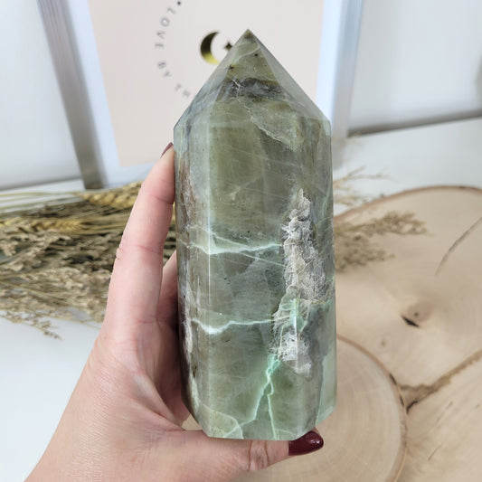 Grüner Mondstein Turm 14,4 x 5,9 cm