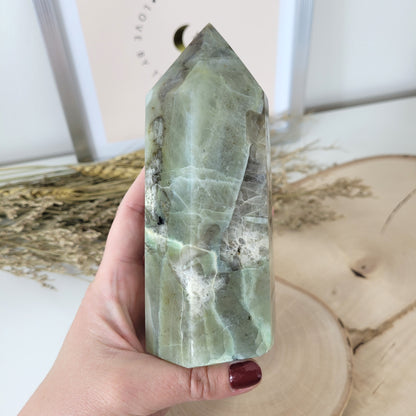 Grüner Mondstein Turm 14,4 x 5,9 cm